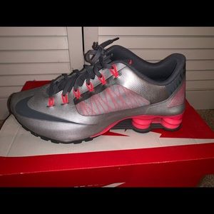 Women’s size 10 Nike Shox